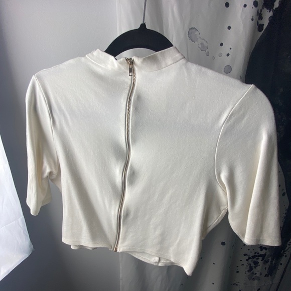 White keyhole crop top🤍 - Picture 2 of 2